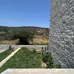Willa Mani Kamares House *