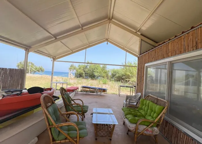 Vila Mani Kamares House *