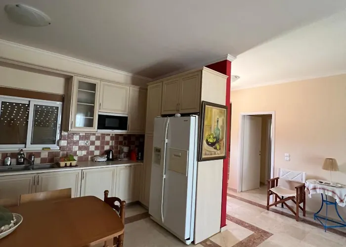 Vila Mani Kamares House *