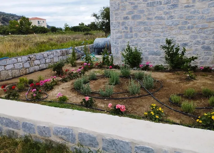 Vila Mani Kamares House *