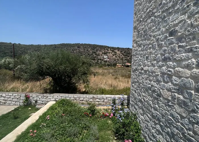 Vila Mani Kamares House *